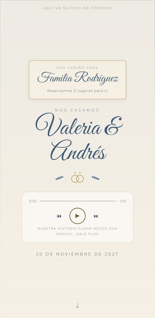 Ejemplo de invitación de boda clásica en azul y crema: saluda al invitado por su nombre y le indica los pases reservados para él.