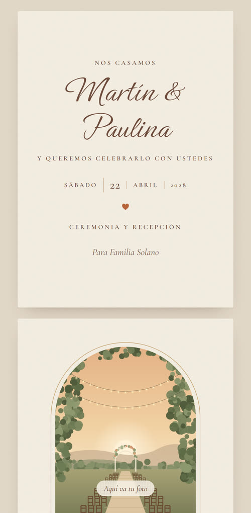 Ejemplo de invitación de boda en papel crema y terracota: los nombres de los novios con la fecha, y debajo un arco con un jardín iluminado donde va la foto.