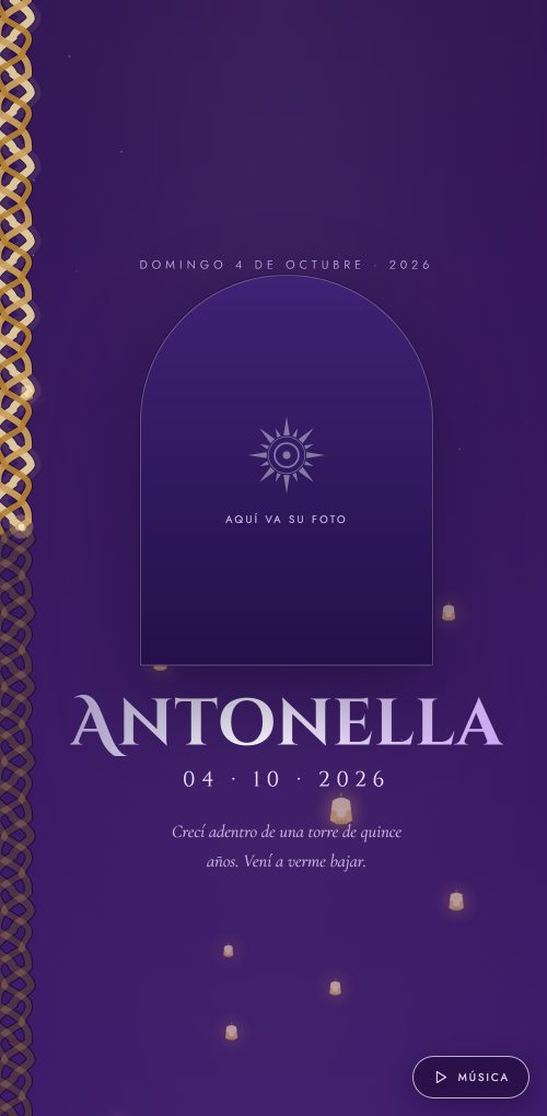 Ejemplo de invitación de XV años en morado y dorado, con linternas flotando y el espacio rotulado donde va la foto de la quinceañera.